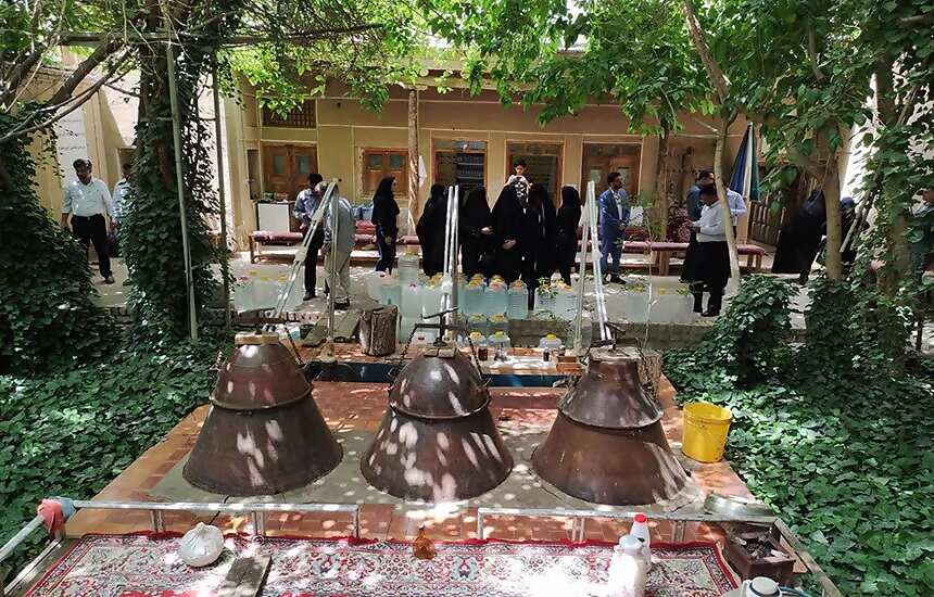 جشنواره گلاب‌گیری کاشان