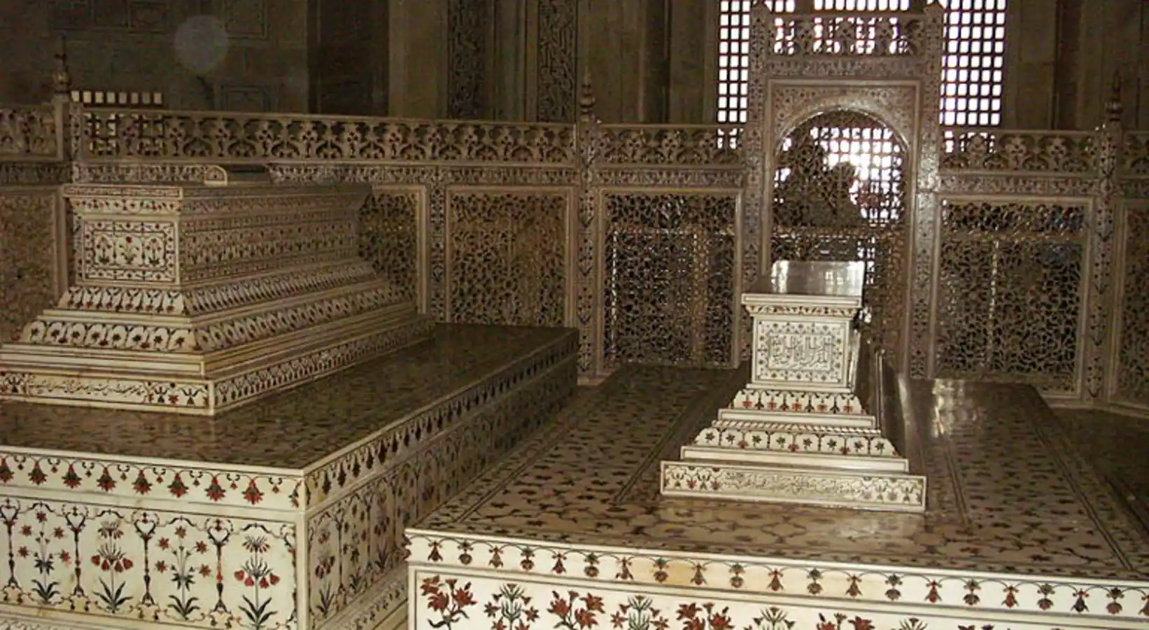 راهنمای بازدید از تاج محل آگرا؛ شاهکار معماری مرمری هند