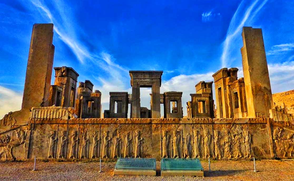 راهنمای کامل بازدید از تخت جمشید در تعطیلات